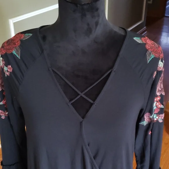 AEO Embroidered Wrap Top - Picture 2 of 9